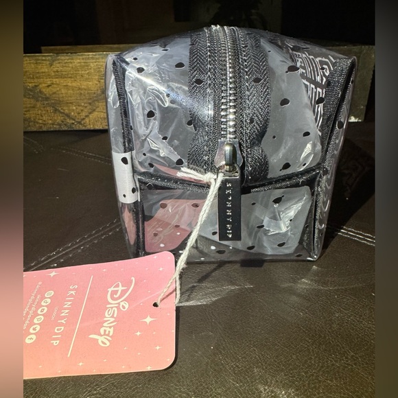 Disney Skinnydip Cruela from 101 Dalmatians Zip Pull Cosmetic Make-Up Bag - Picture 2 of 9